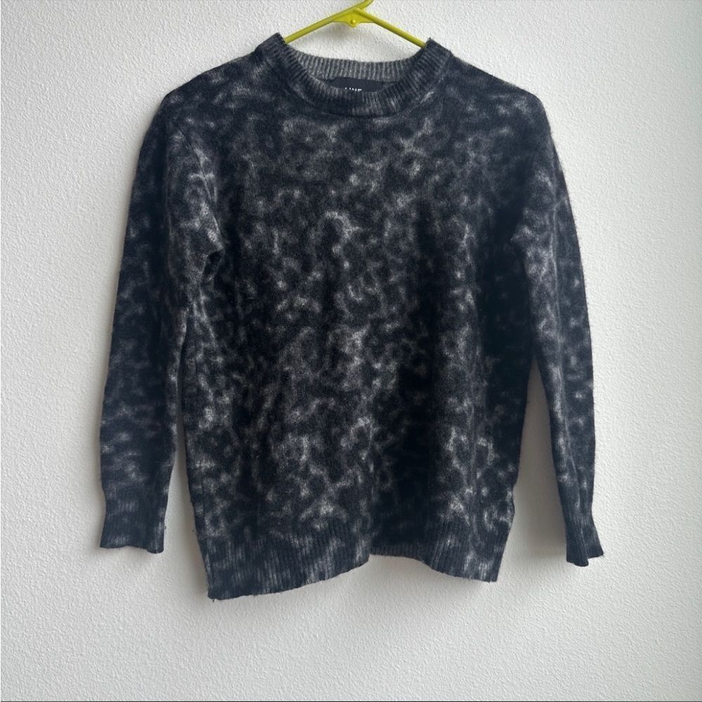 Line sweater small‎